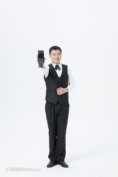 男服務(wù)員刷卡服務(wù)與攝影服務(wù) 現(xiàn)代服務(wù)行業(yè)的雙重體驗